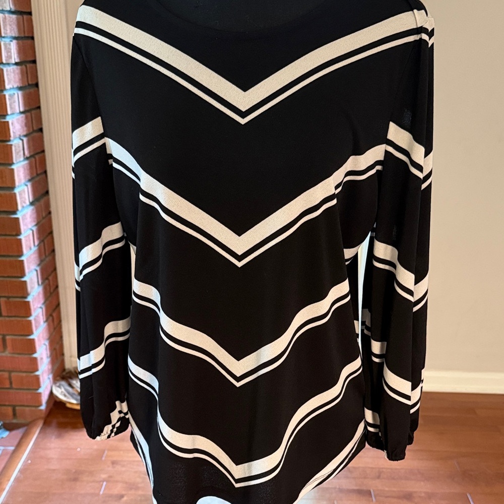 Adrianna Papell Chevron Striped Long Sleeve Top